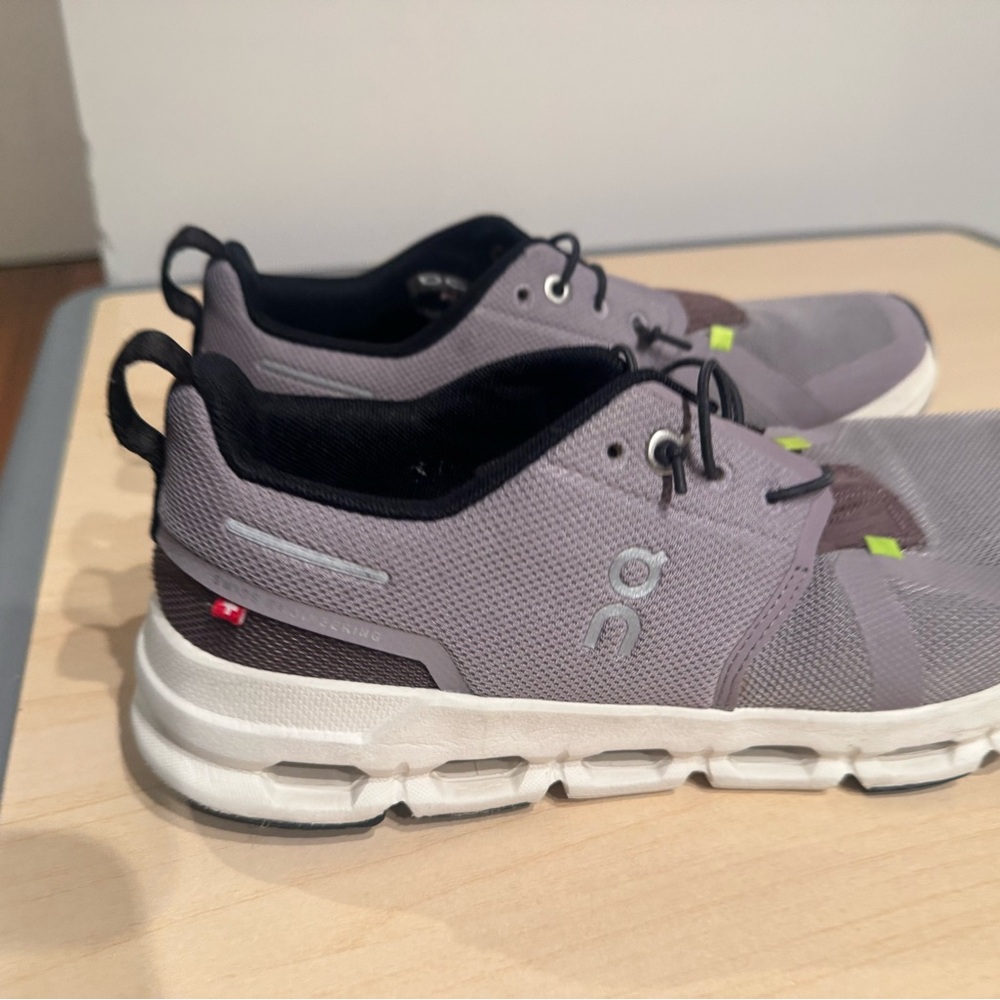 Unisex On Kids Sneakers size 6. - Picture 2 of 5